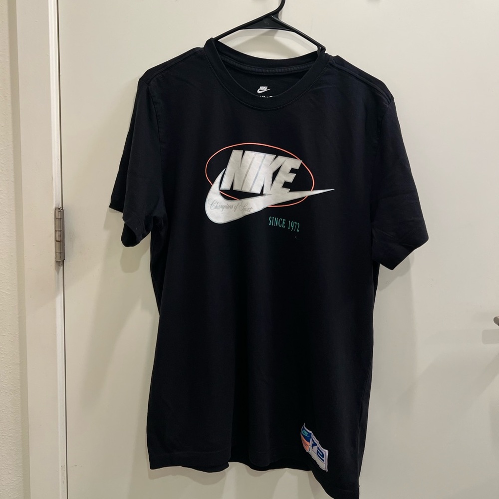 Nike Men Tshirt M